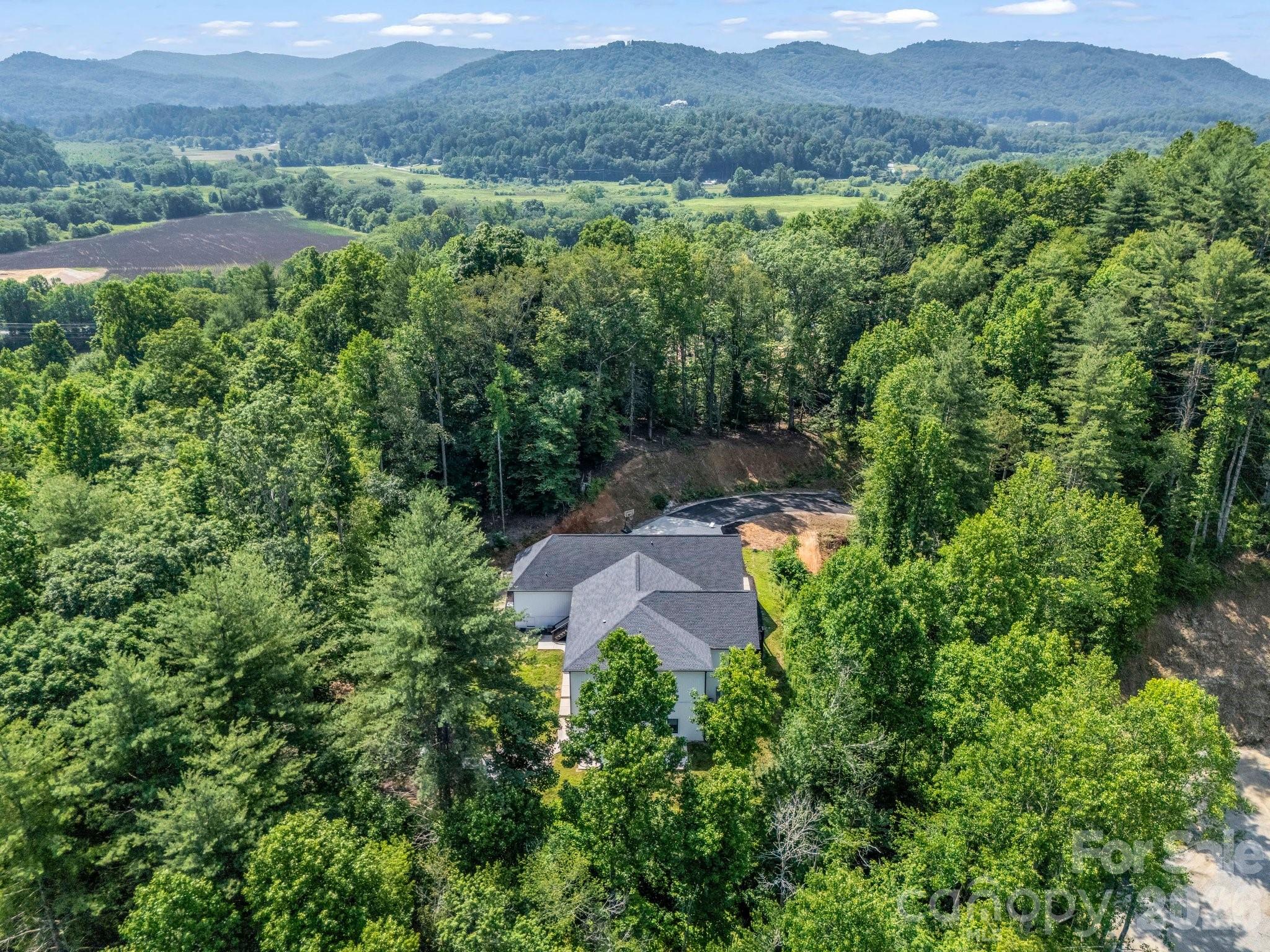 5717 Turnpike Road — Horse Shoe