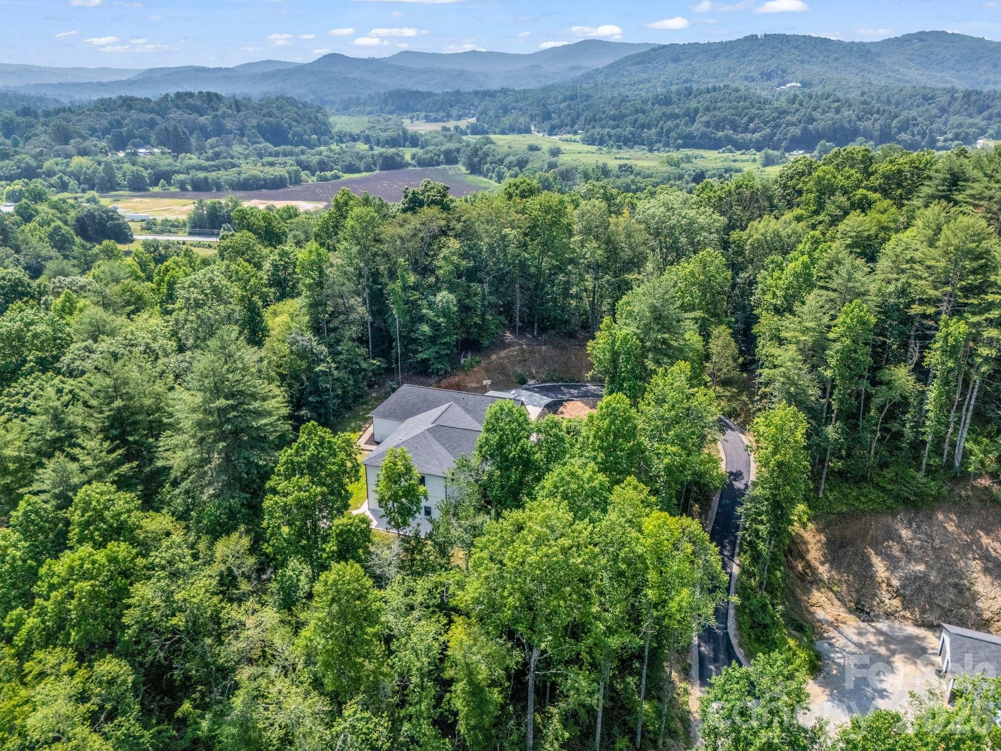 5717 Turnpike Road — Horse Shoe