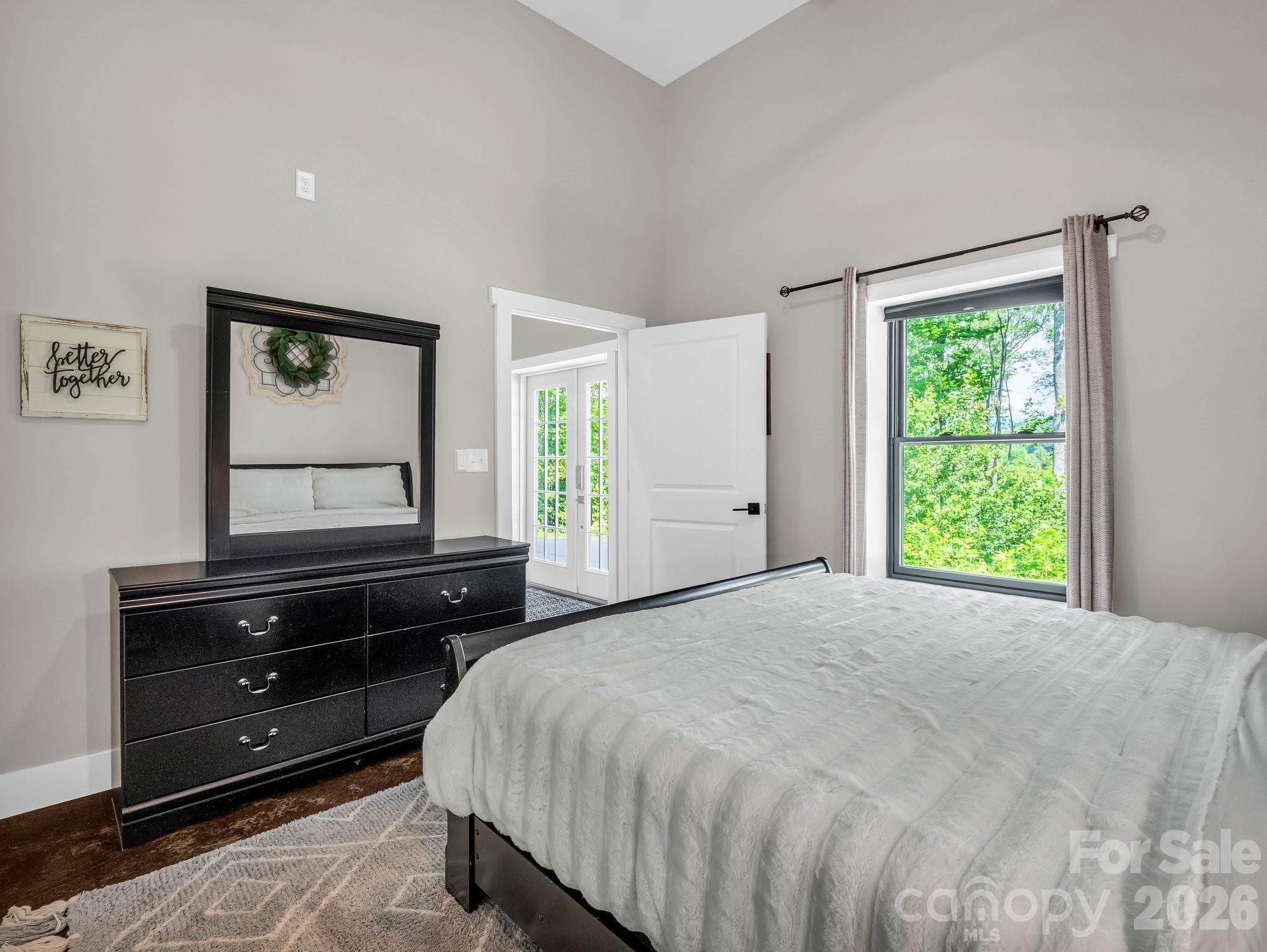 5717 Turnpike Road — Horse Shoe