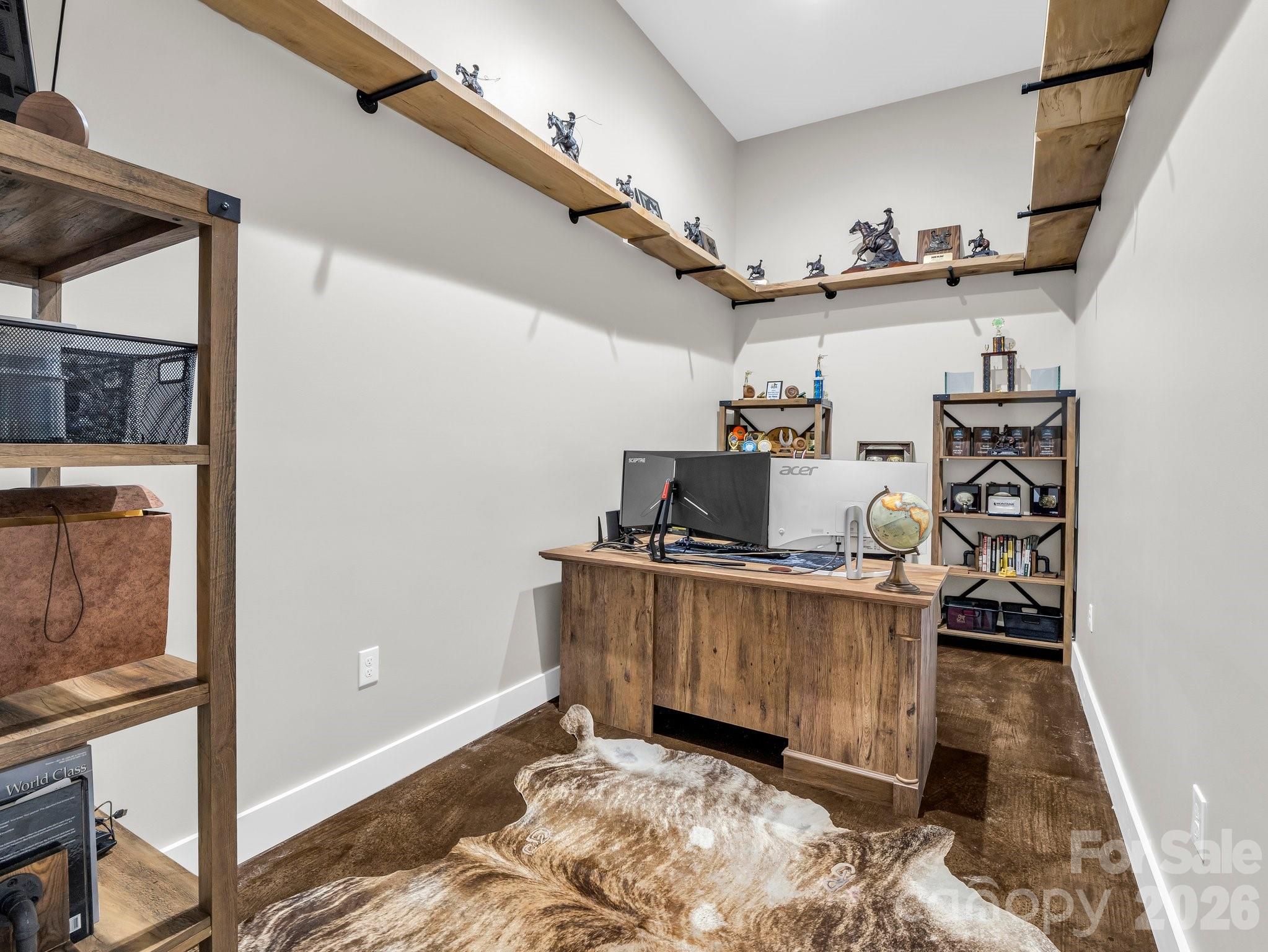 5717 Turnpike Road — Horse Shoe