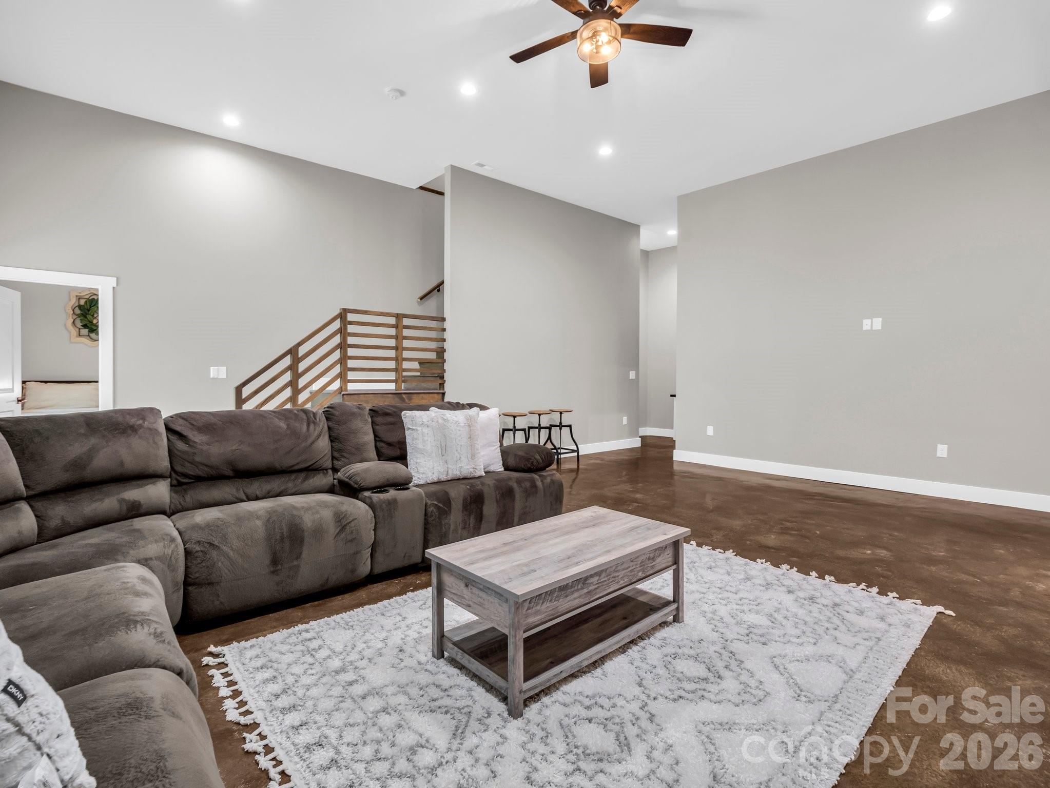 5717 Turnpike Road — Horse Shoe
