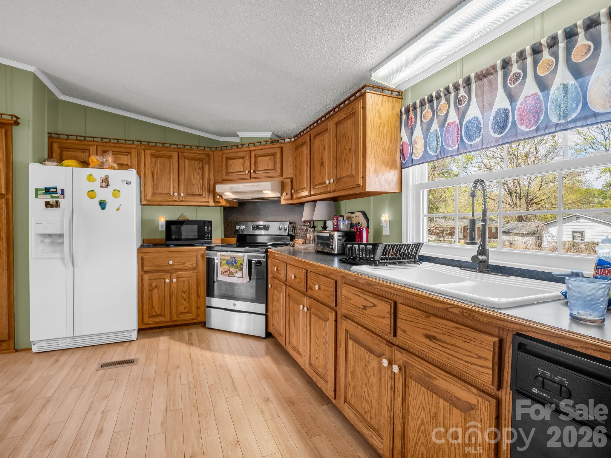 208 Oak Drive — Shelby