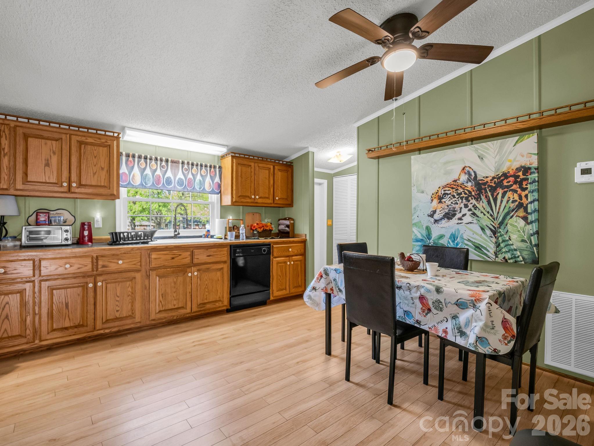 208 Oak Drive — Shelby