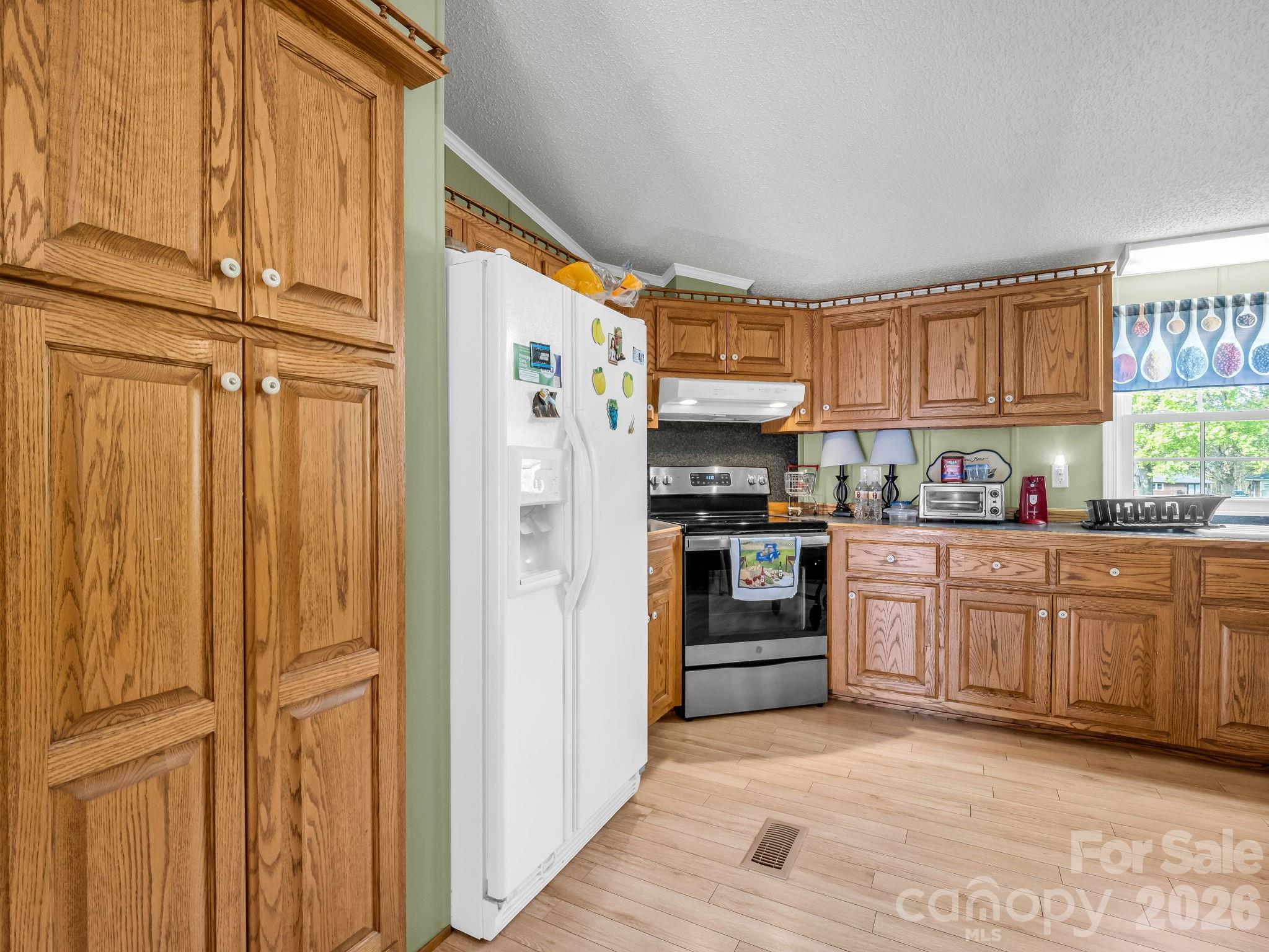 208 Oak Drive — Shelby