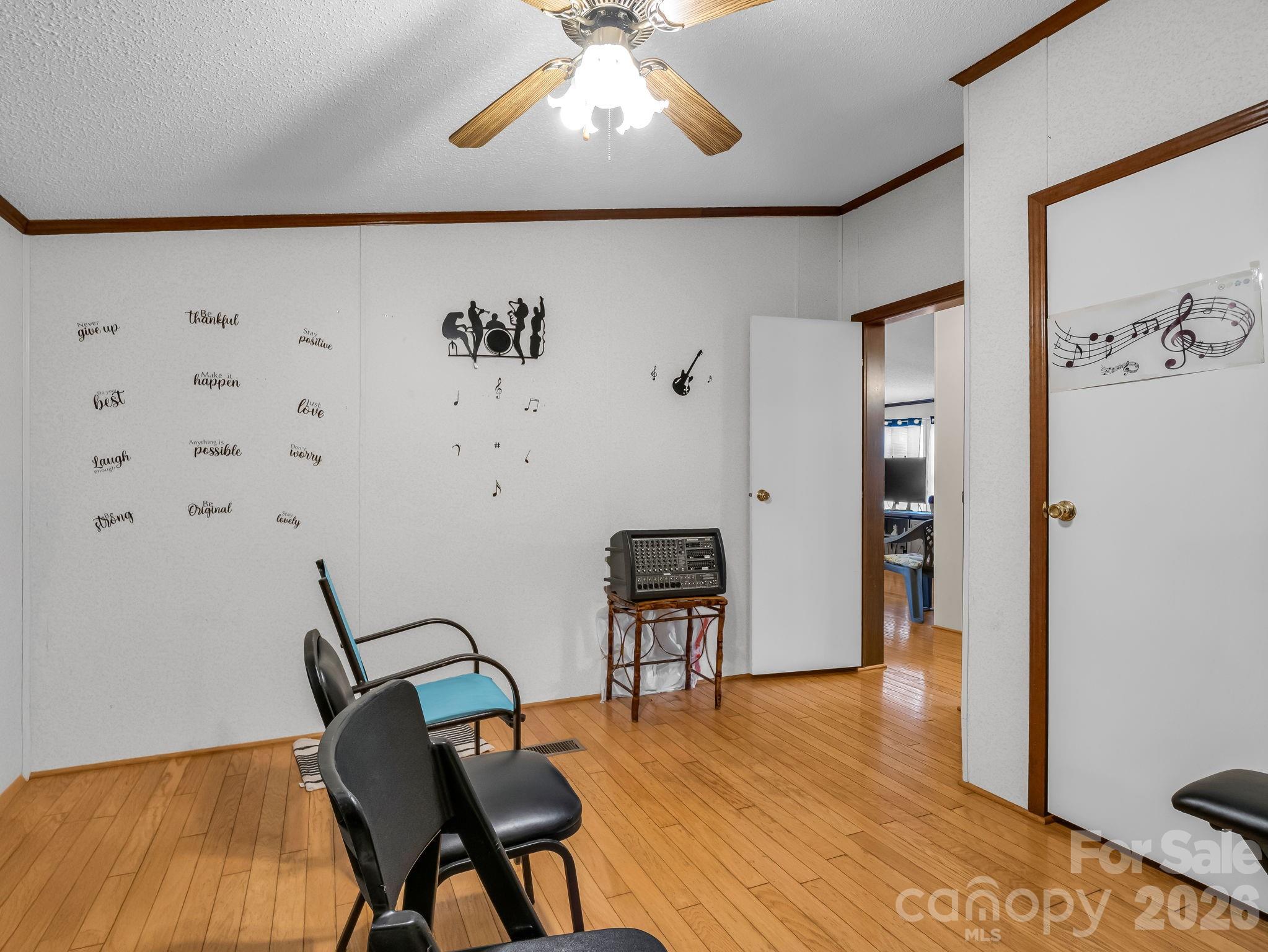 208 Oak Drive — Shelby
