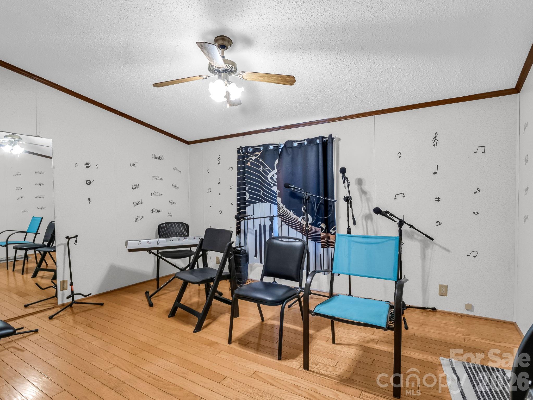 208 Oak Drive — Shelby