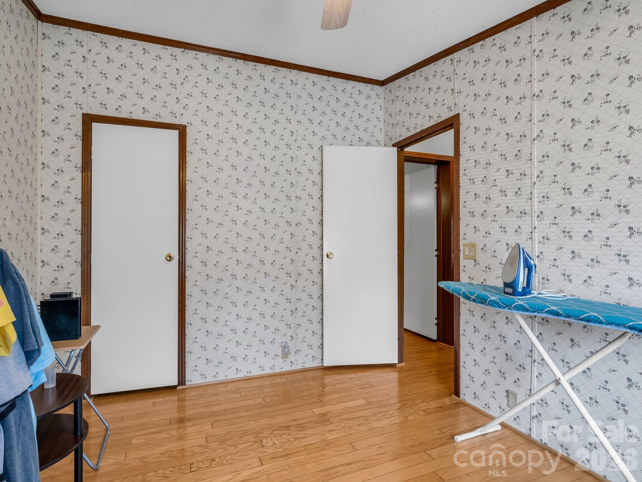 208 Oak Drive — Shelby
