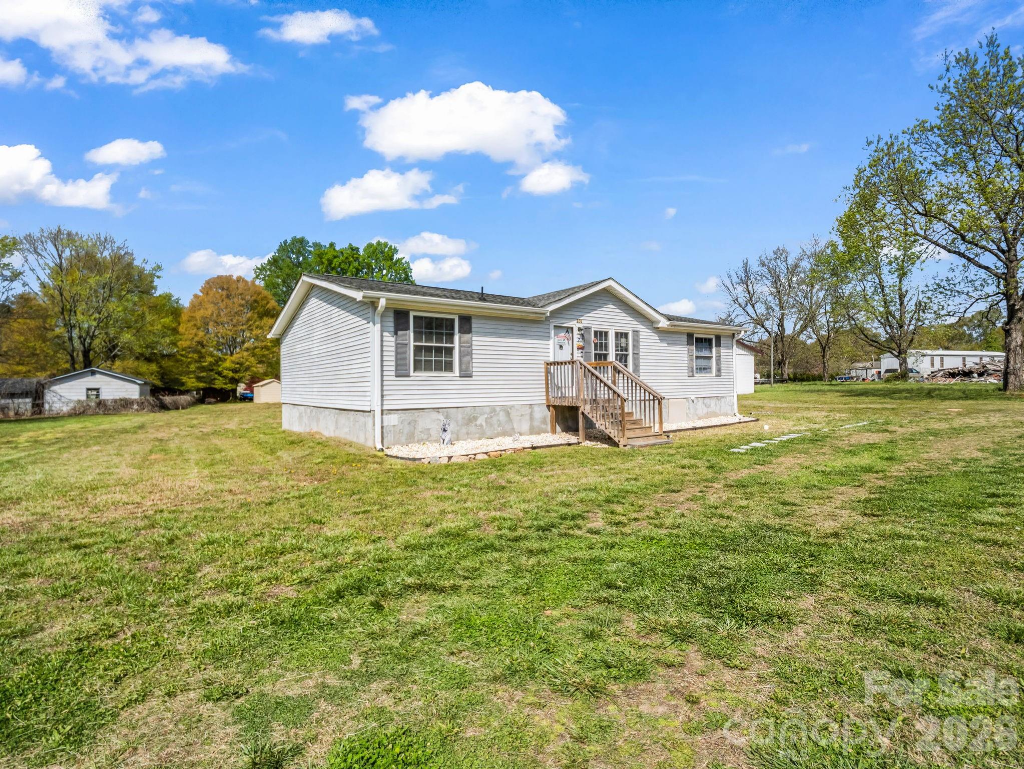 208 Oak Drive — Shelby