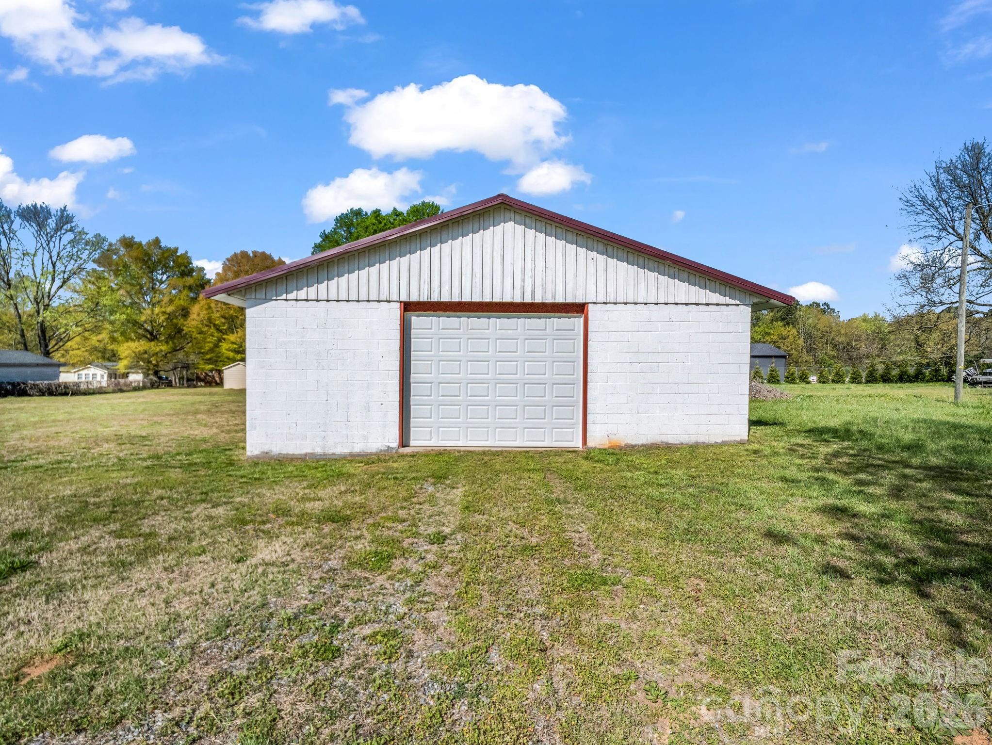 208 Oak Drive — Shelby