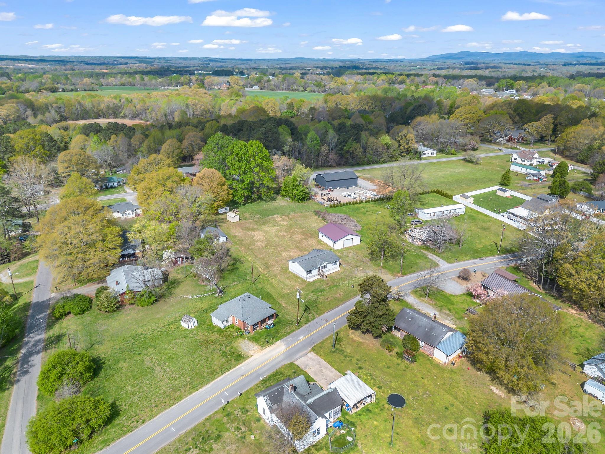 208 Oak Drive — Shelby