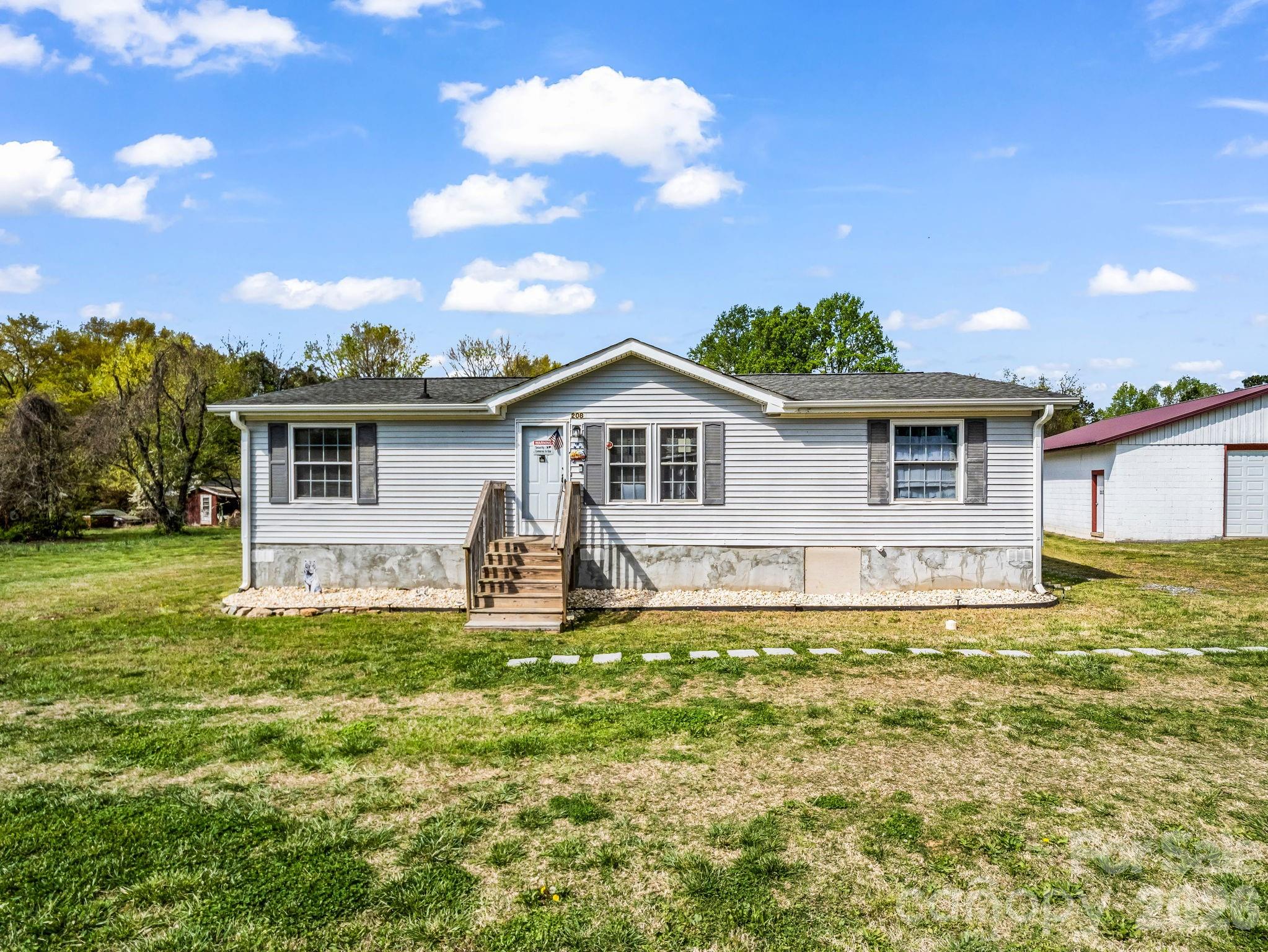 208 Oak Drive — Shelby