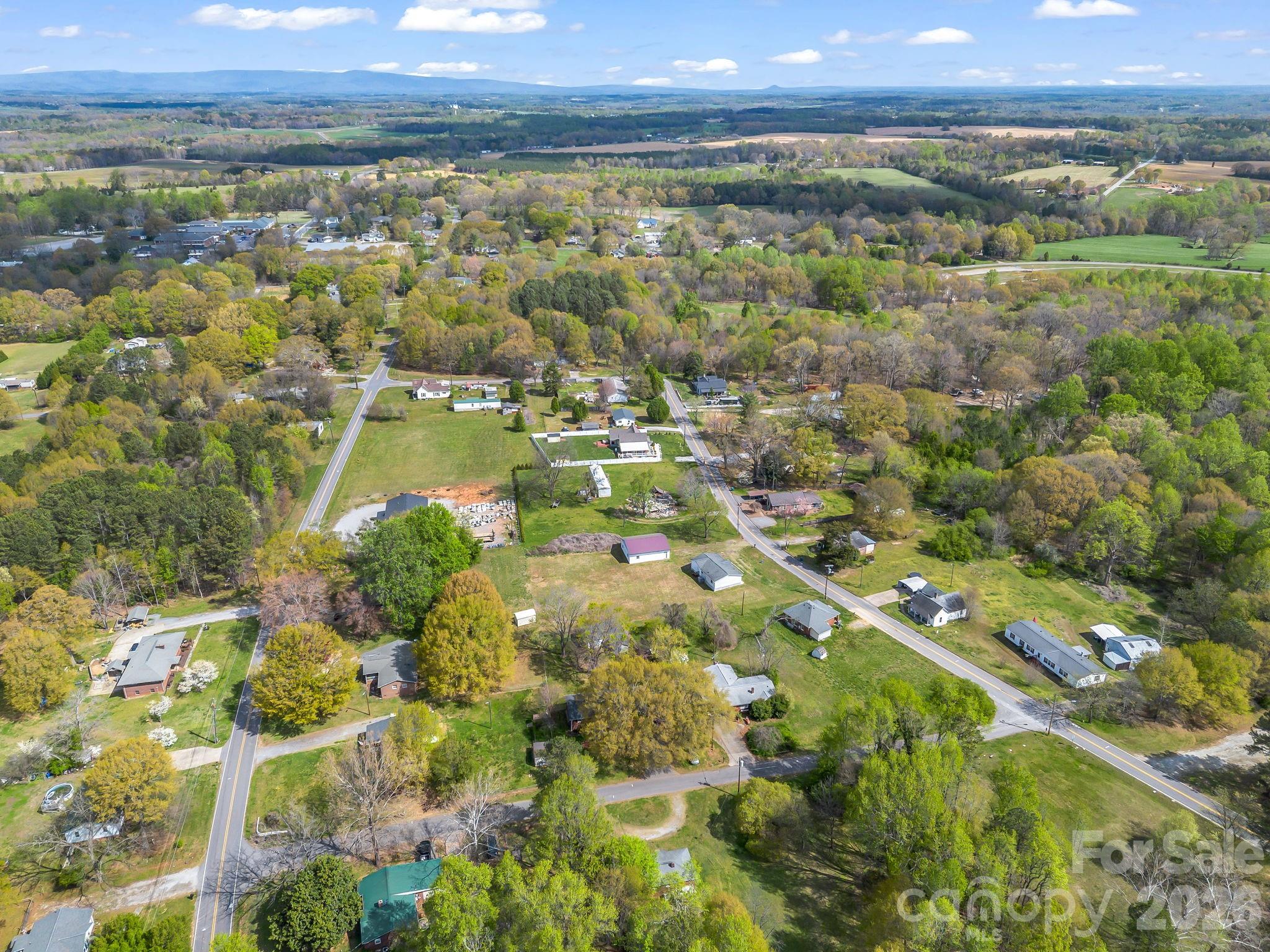 208 Oak Drive — Shelby