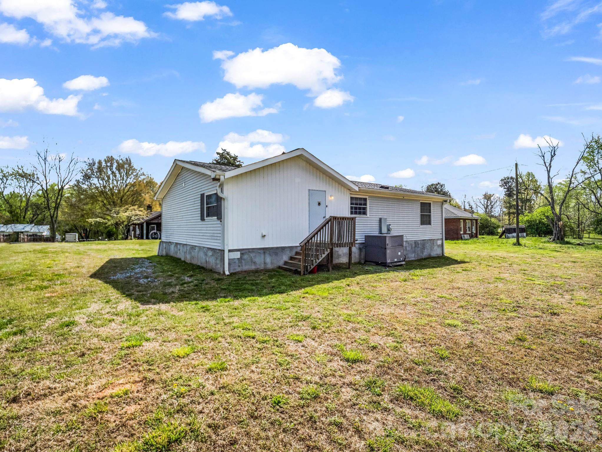208 Oak Drive — Shelby