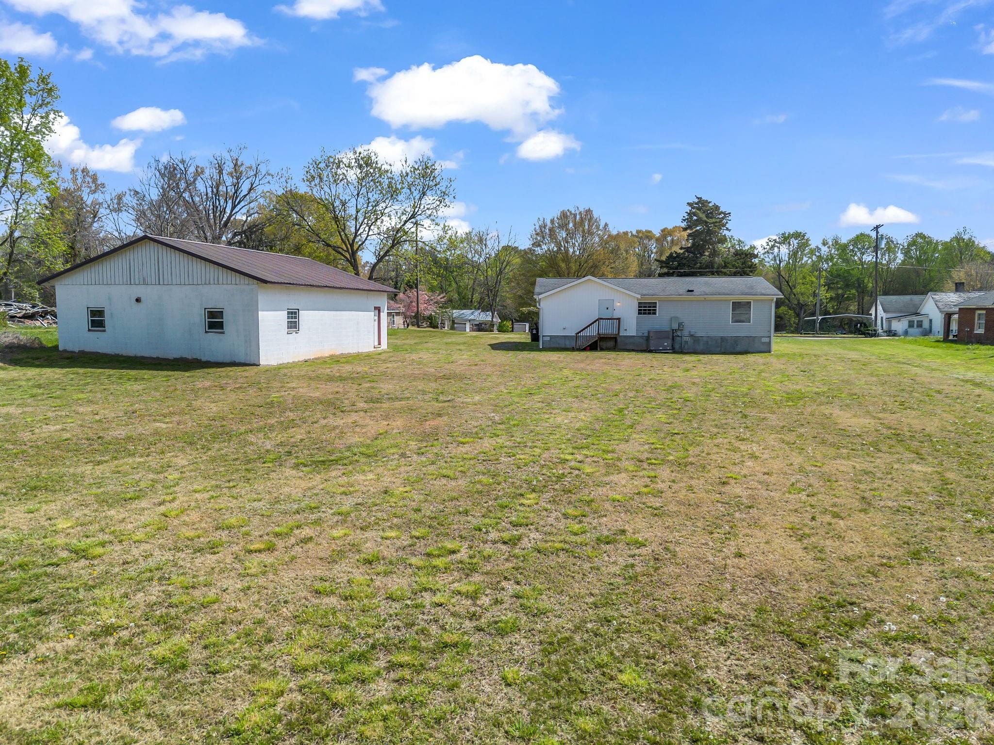 208 Oak Drive — Shelby