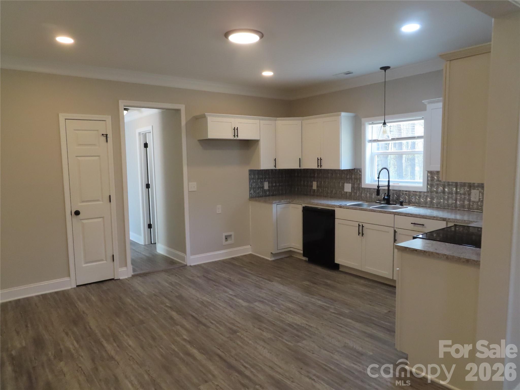 3095 Hillcrest Road — York