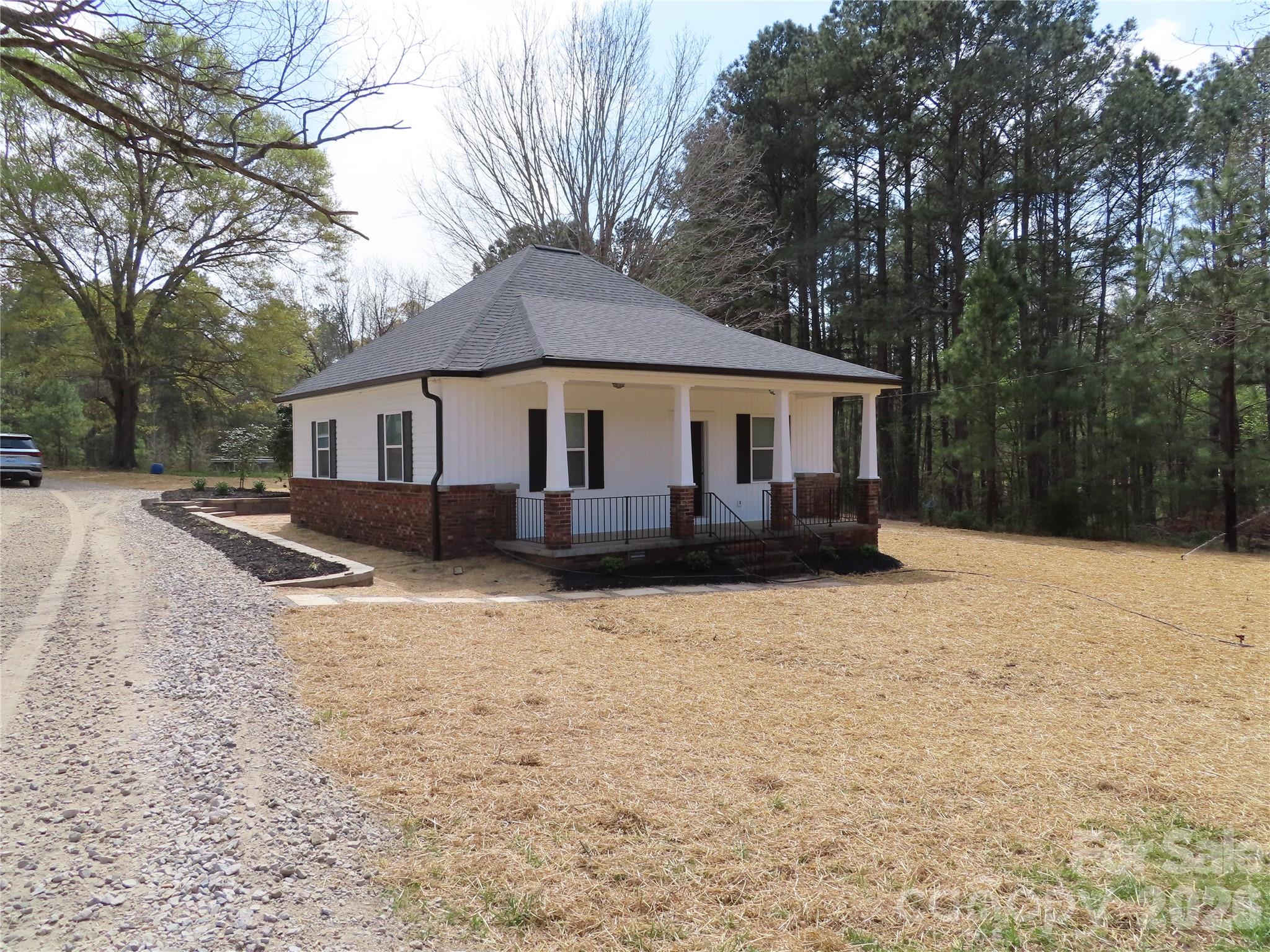 3095 Hillcrest Road — York