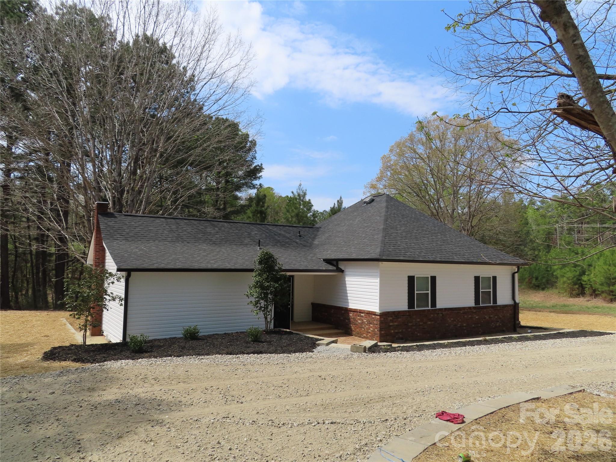 3095 Hillcrest Road — York