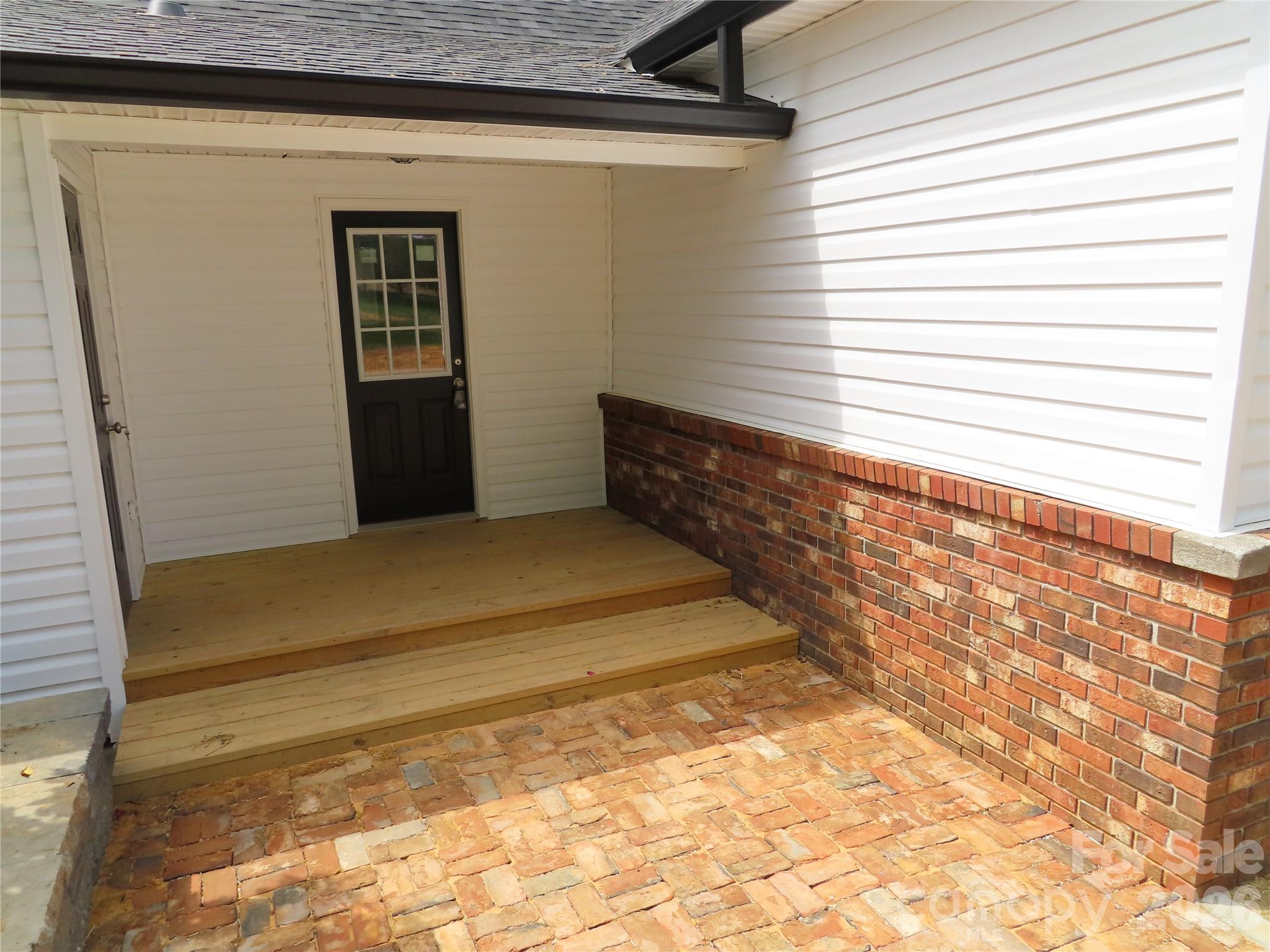 3095 Hillcrest Road — York