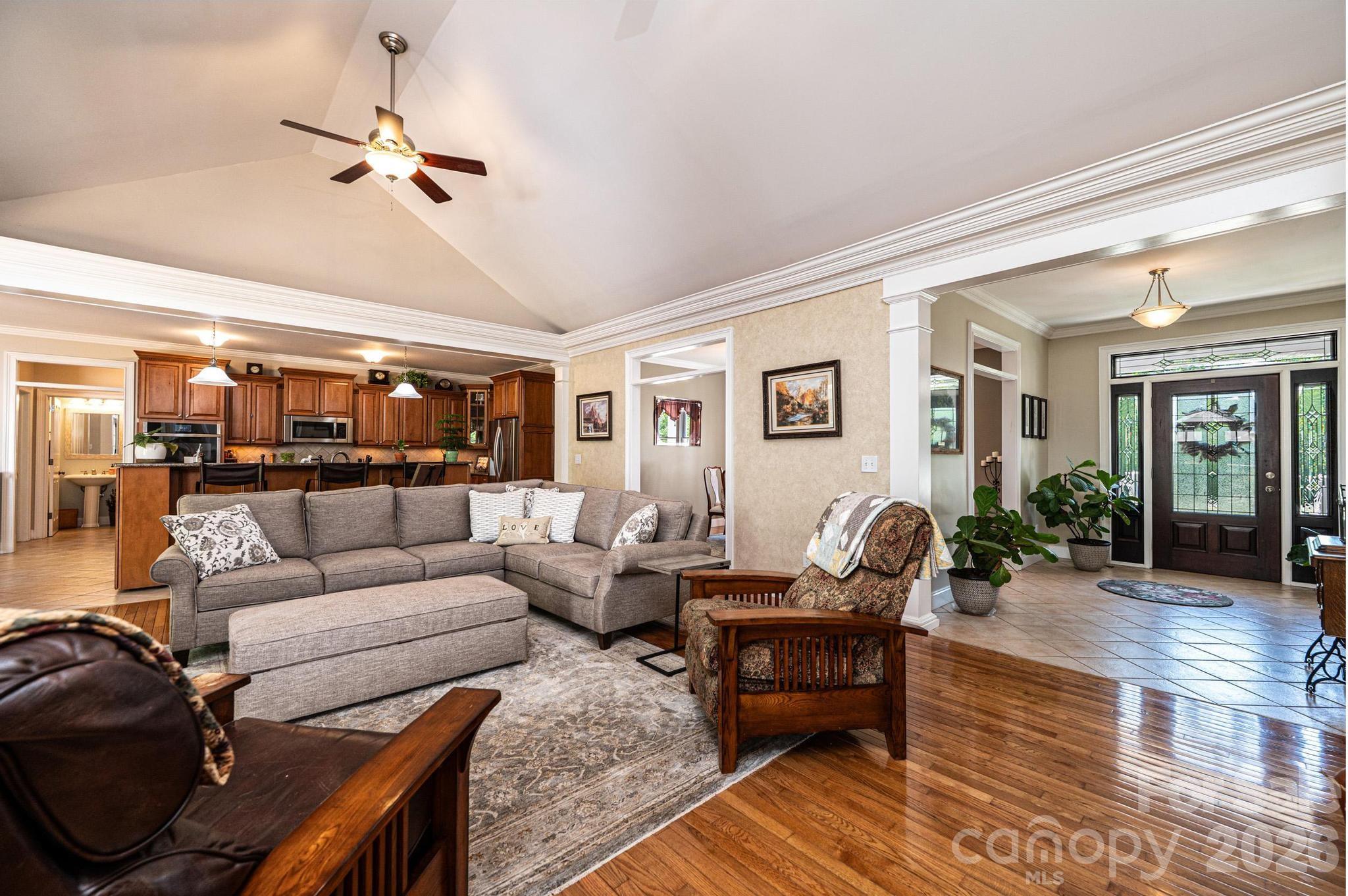 3085 James Street — Catawba