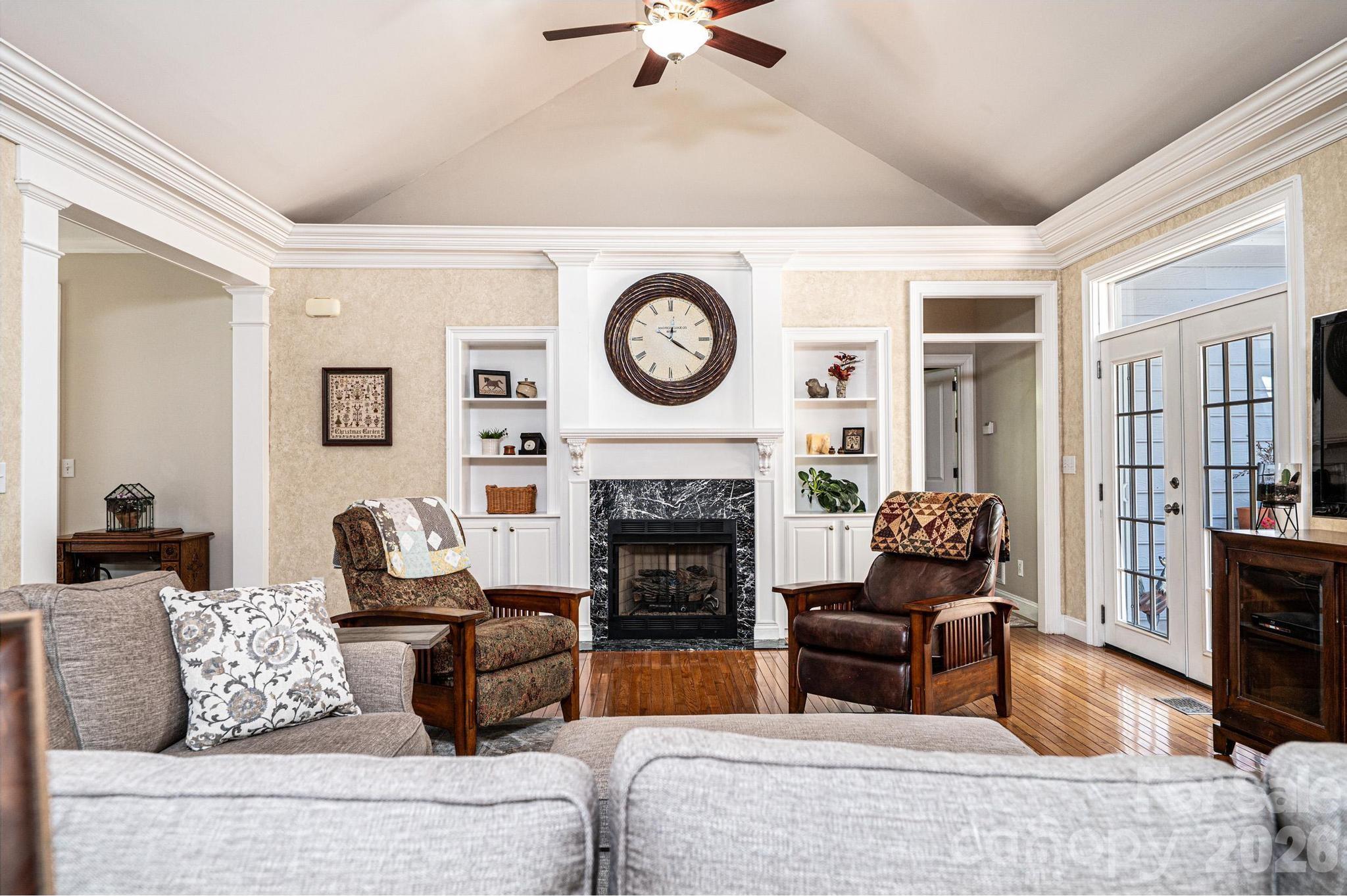 3085 James Street — Catawba