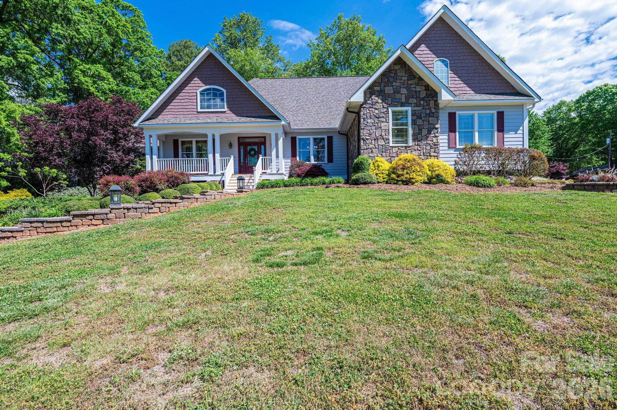 3085 James Street — Catawba