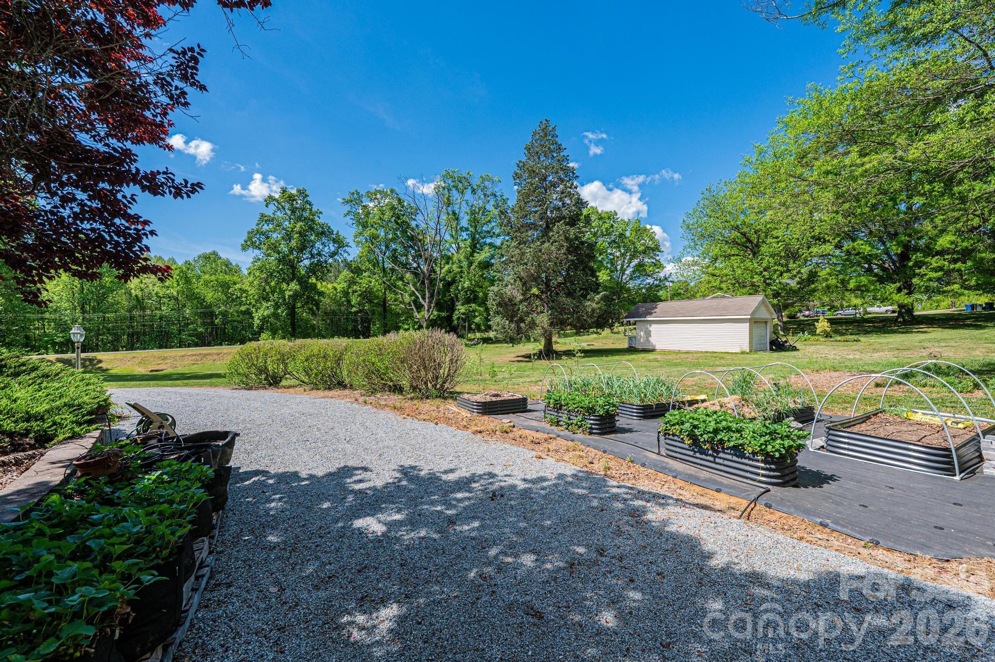 3085 James Street — Catawba