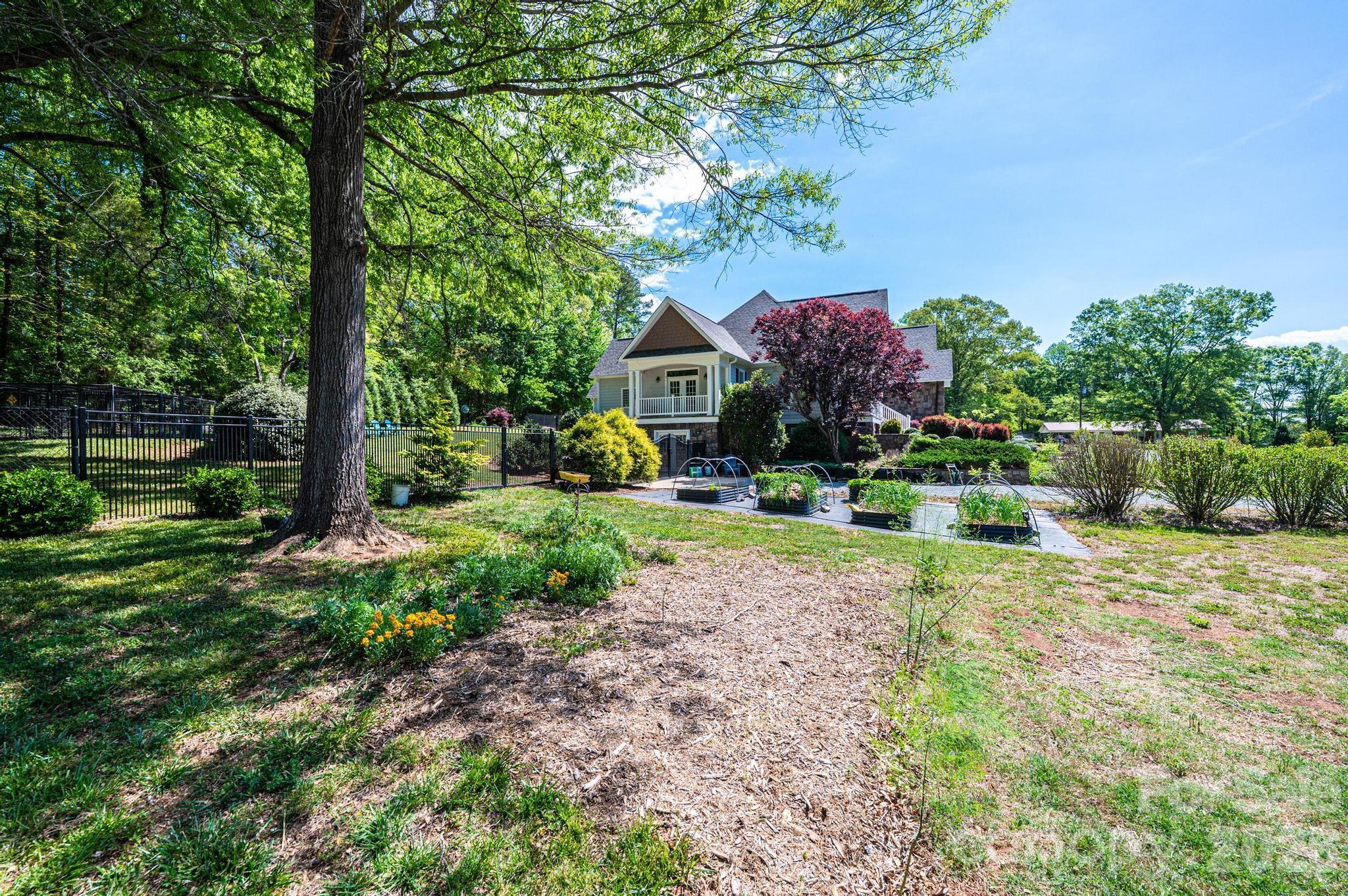 3085 James Street — Catawba