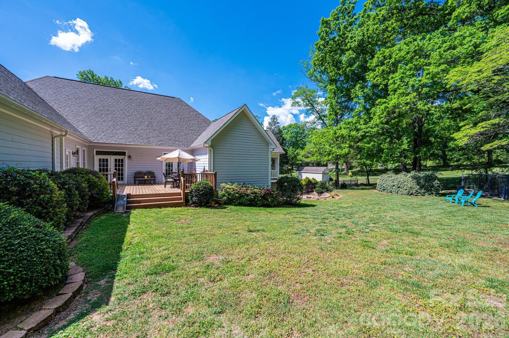 3085 James Street — Catawba