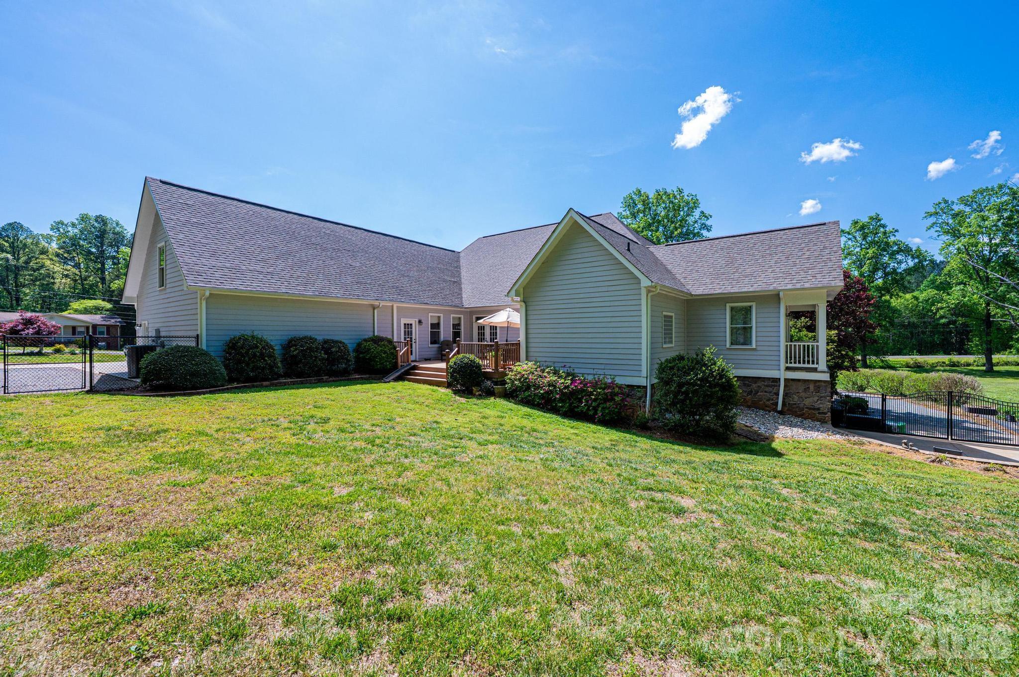 3085 James Street — Catawba