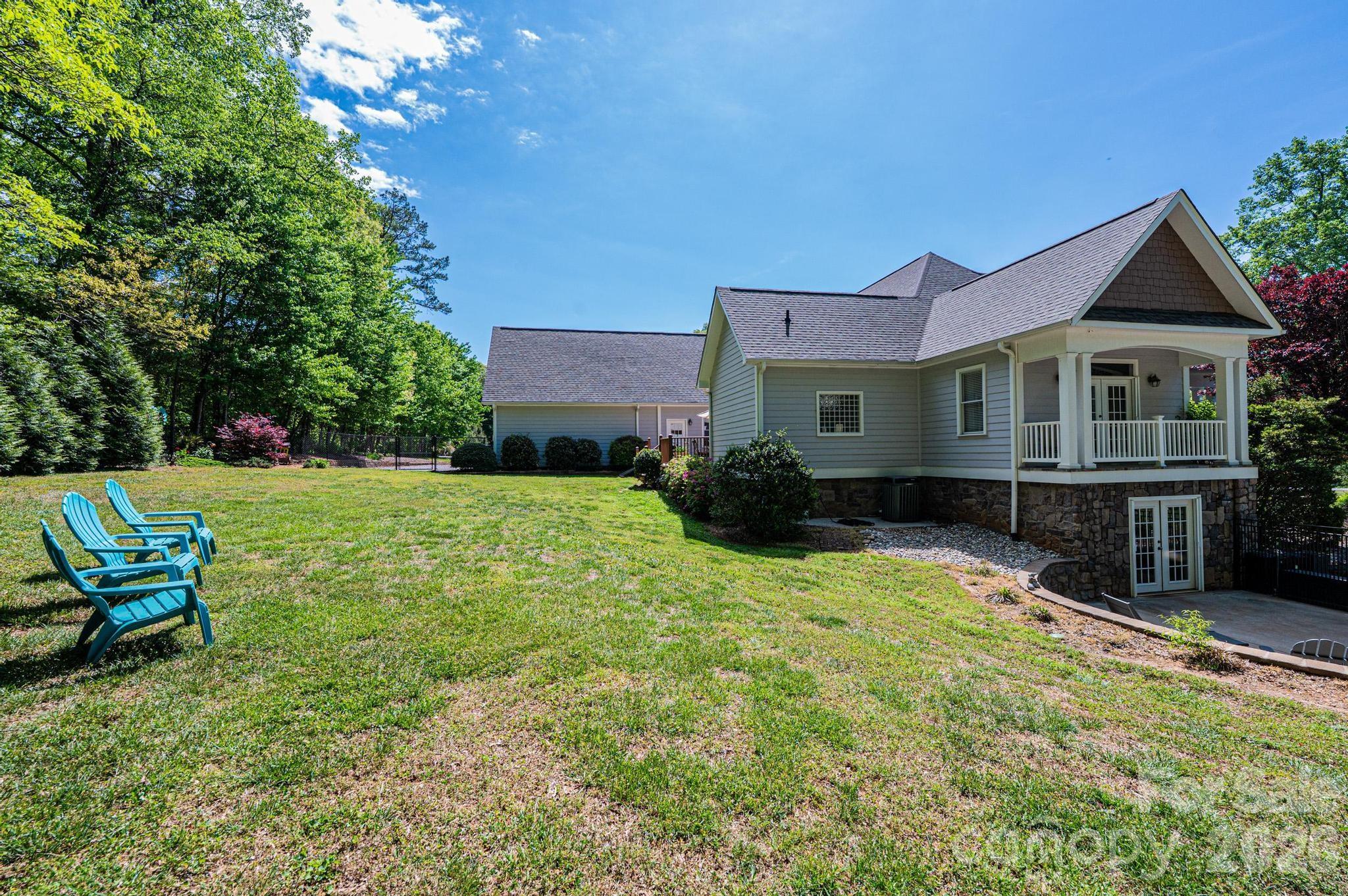 3085 James Street — Catawba