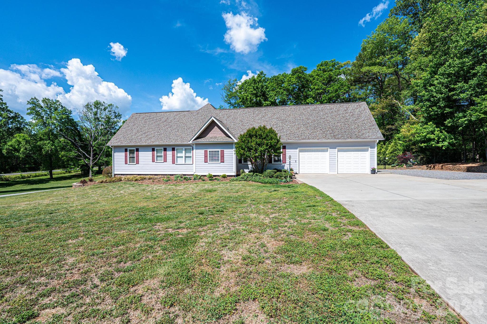 3085 James Street — Catawba
