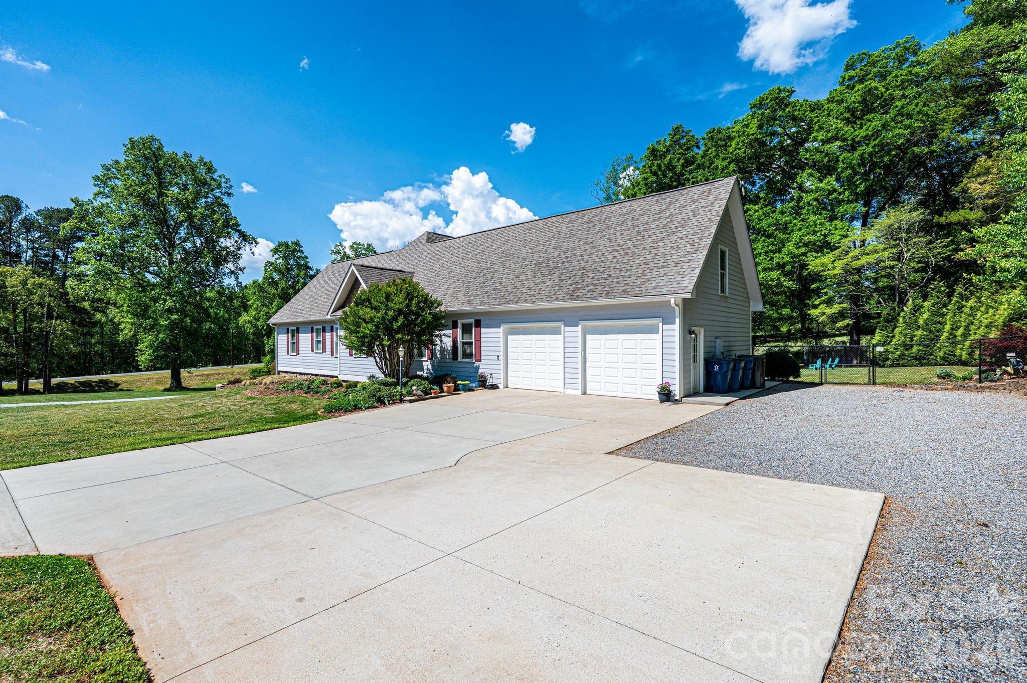 3085 James Street — Catawba