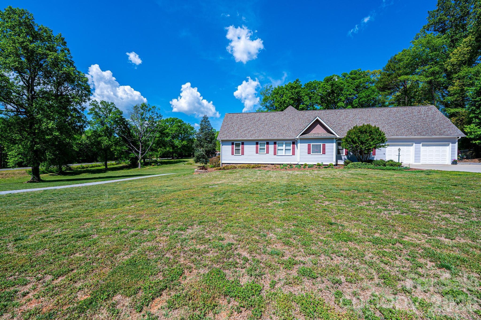 3085 James Street — Catawba