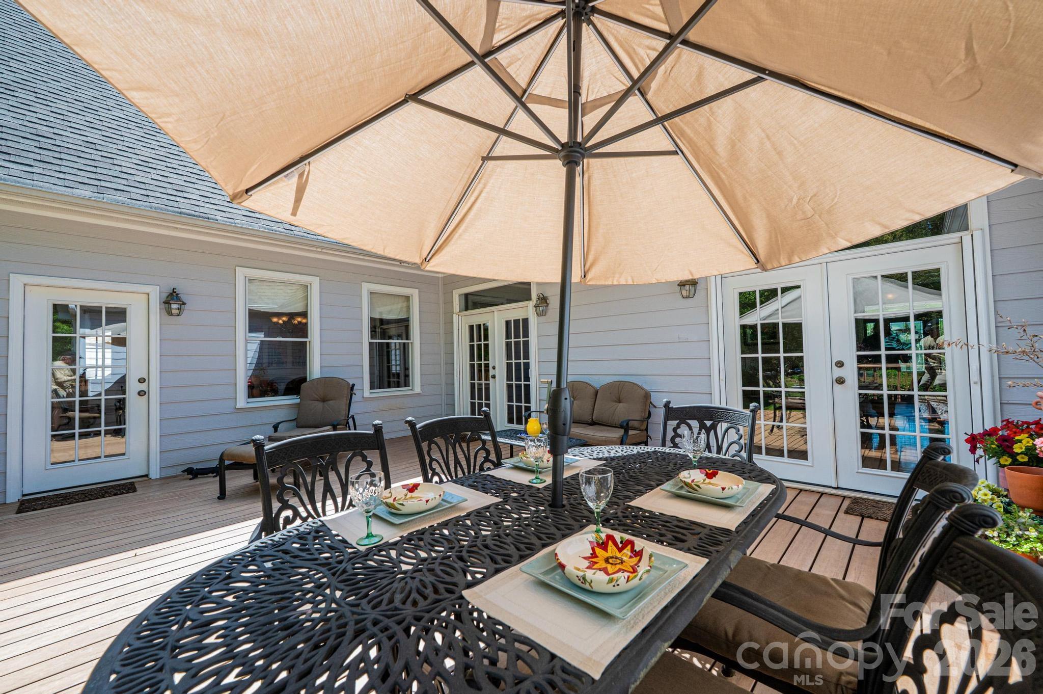 3085 James Street — Catawba
