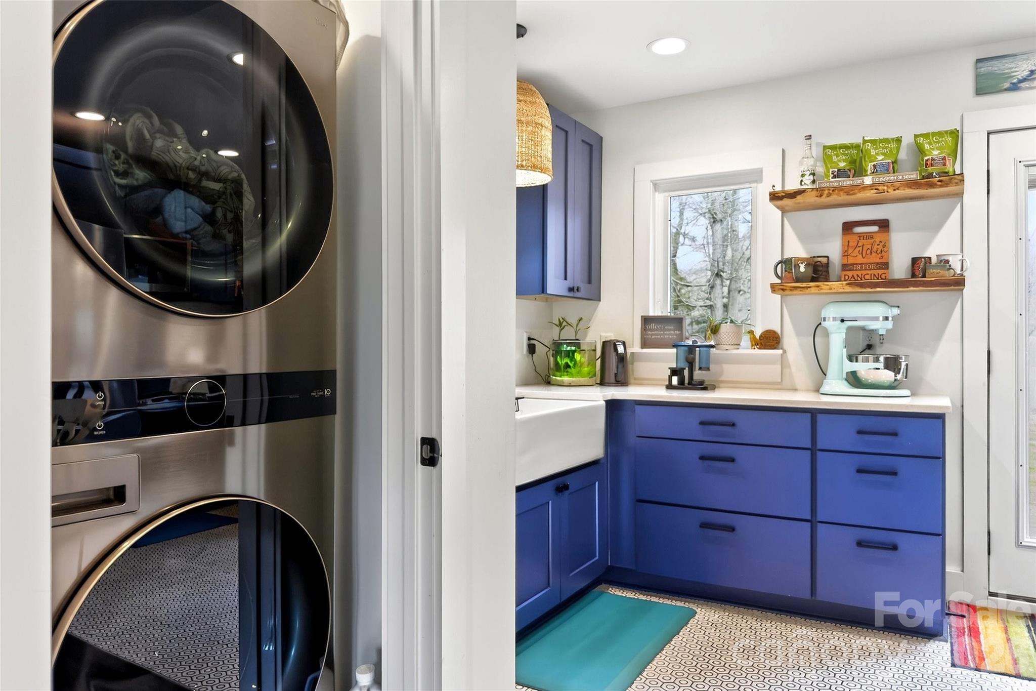 216 Vance Avenue — Black Mountain