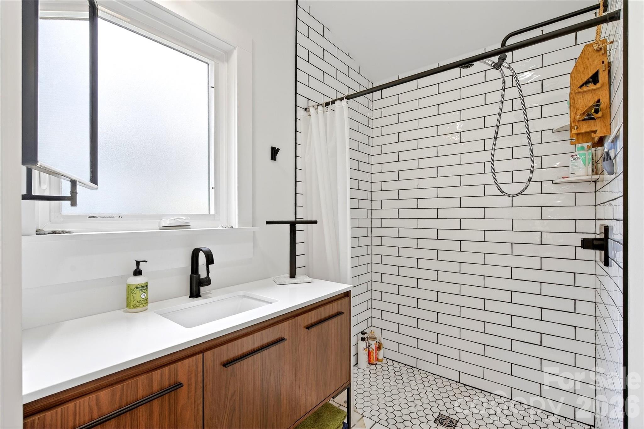 216 Vance Avenue — Black Mountain