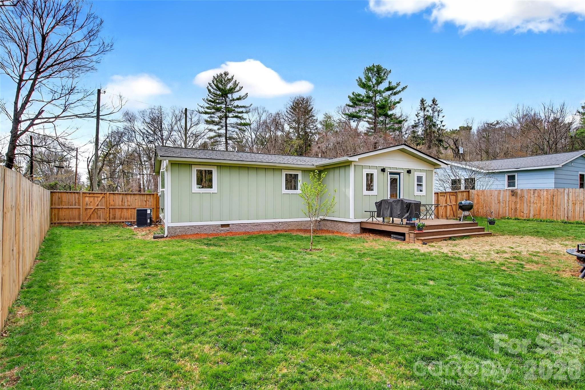 216 Vance Avenue — Black Mountain