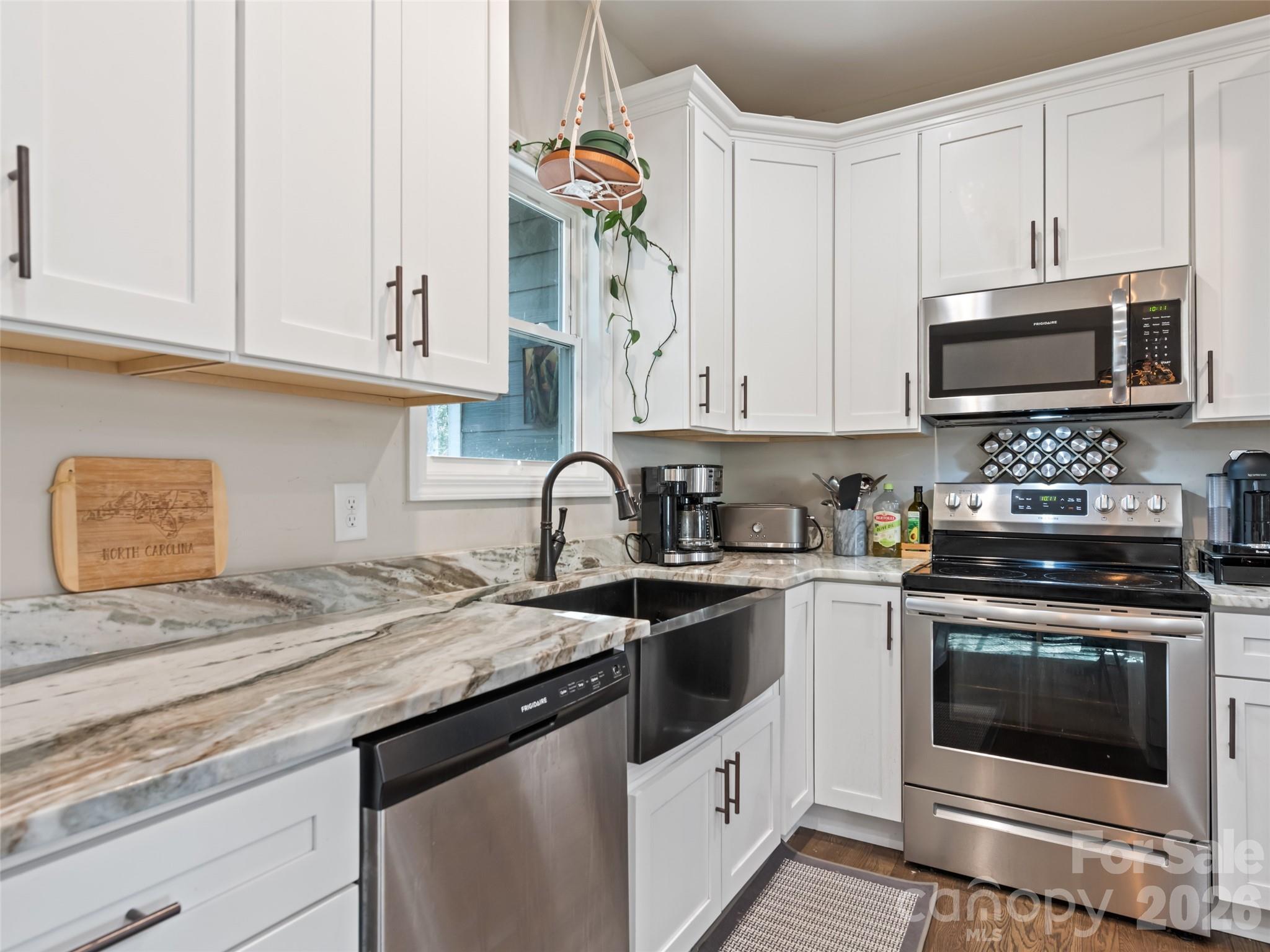 1711 Plantation Loop — Morganton
