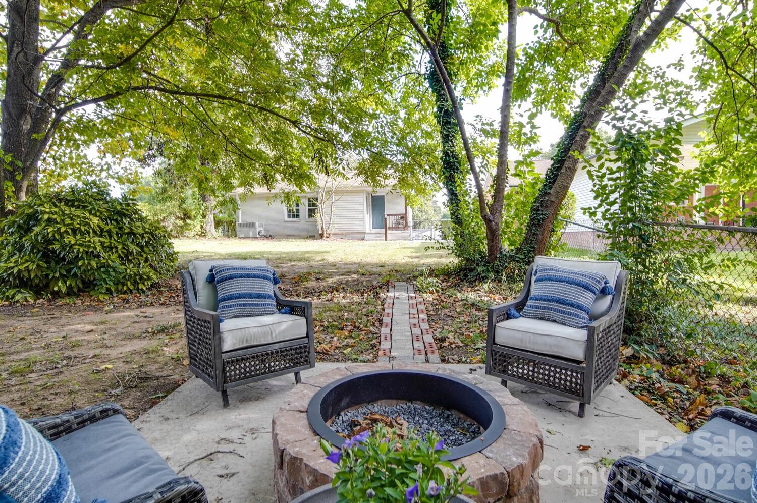 1512 Newcastle Street — Charlotte