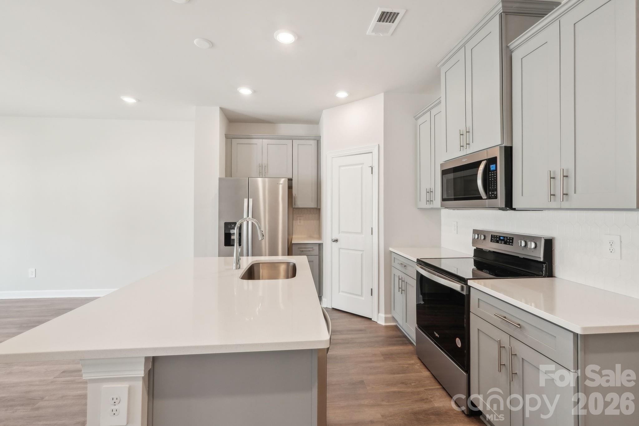 9025 Foggy Brook Loop — Charlotte