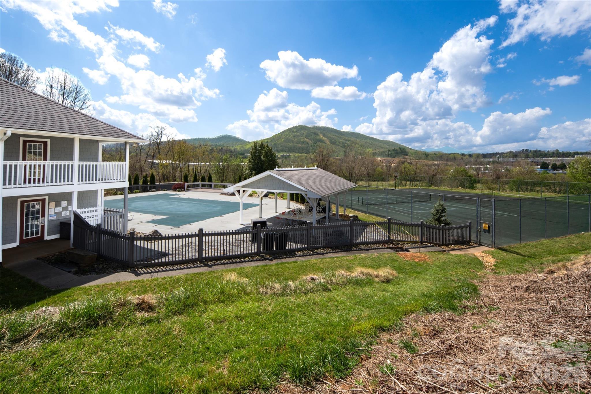 803 Woodlea Court — Asheville