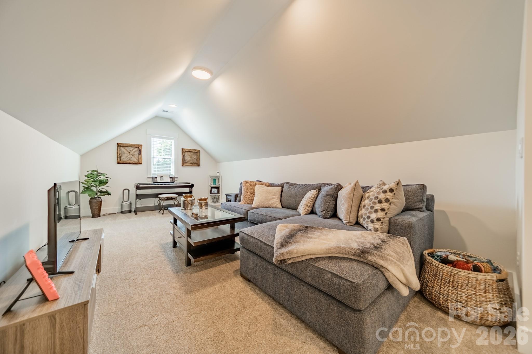 5201 Meadowland Parkway — Monroe