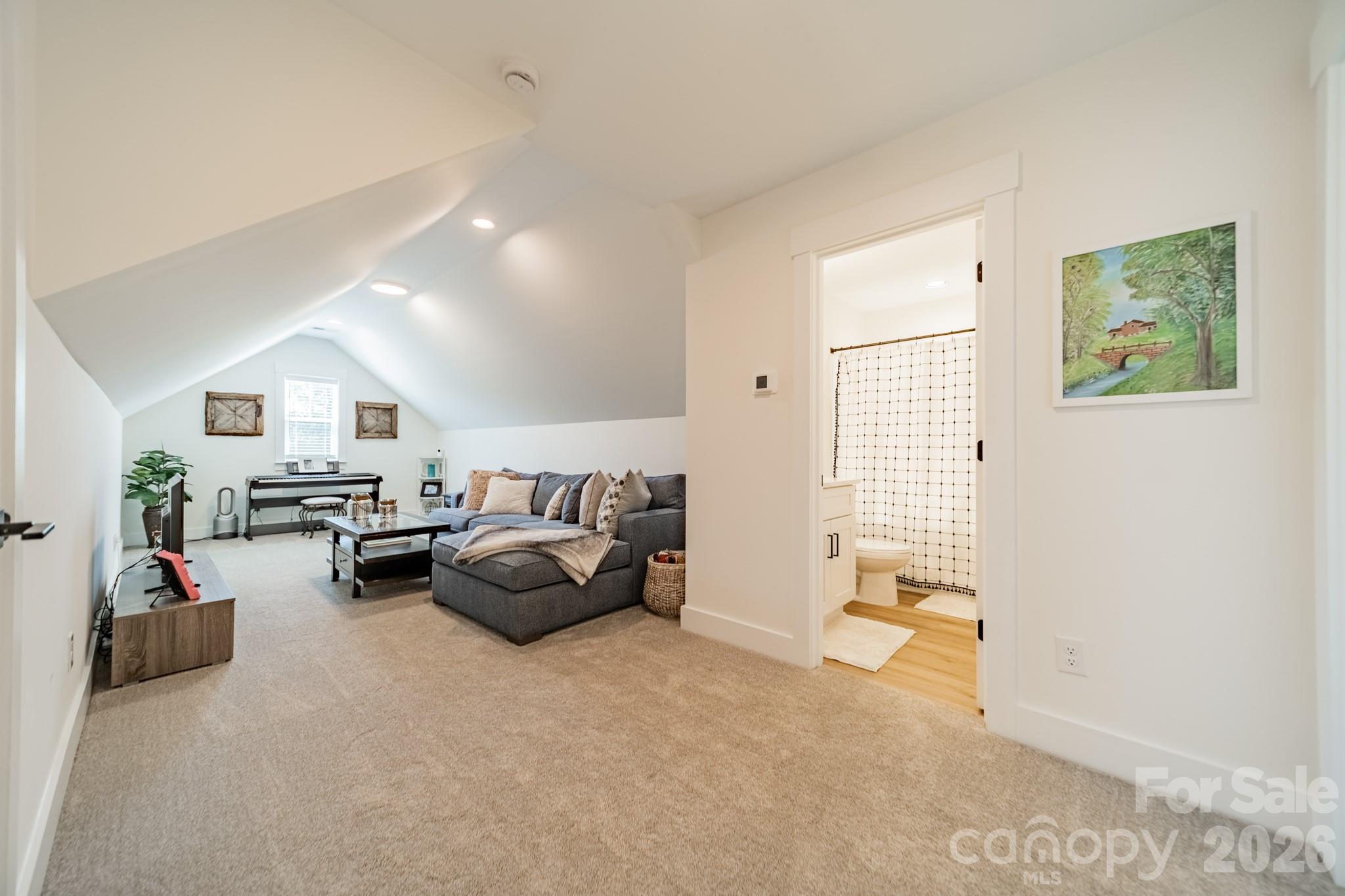 5201 Meadowland Parkway — Monroe