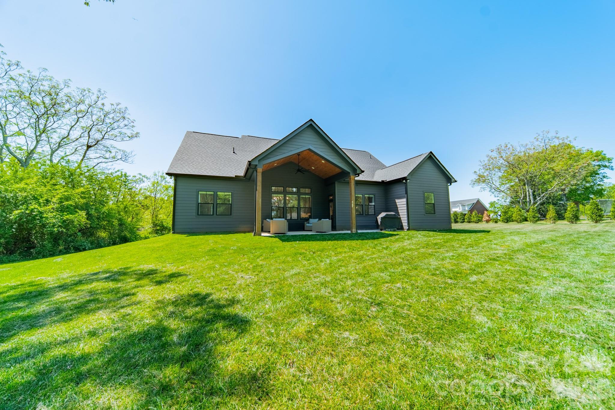 5201 Meadowland Parkway — Monroe