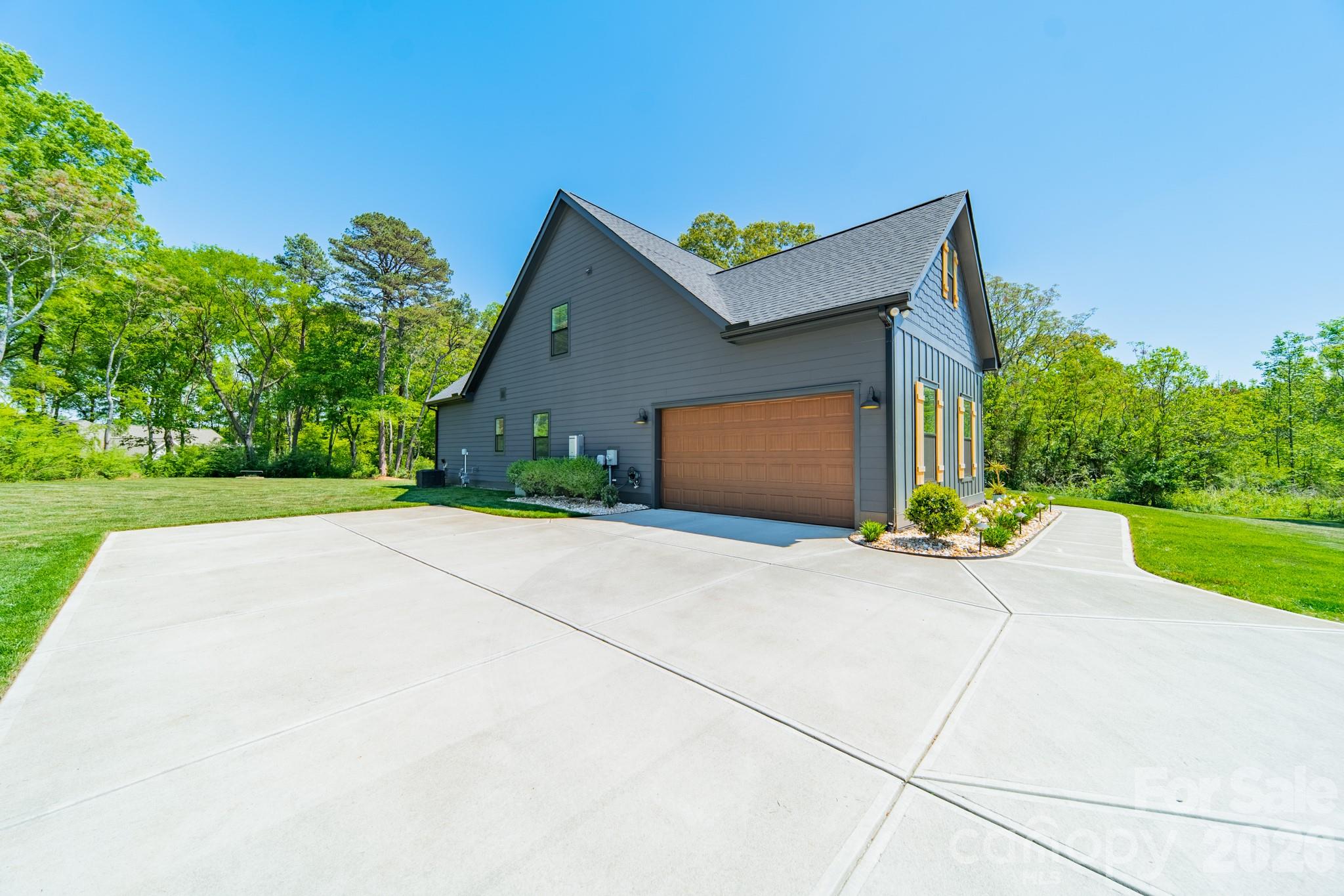 5201 Meadowland Parkway — Monroe