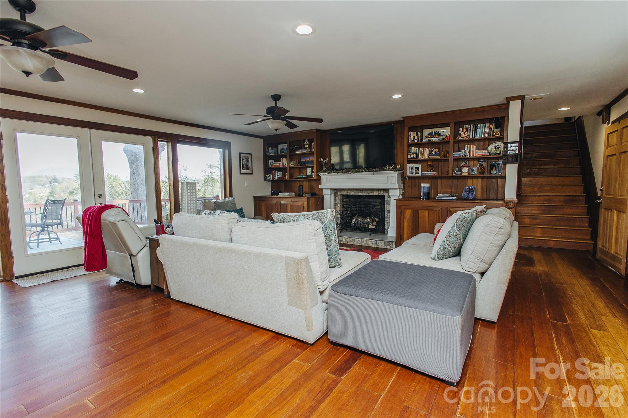 56 E Glenview Street — Marion
