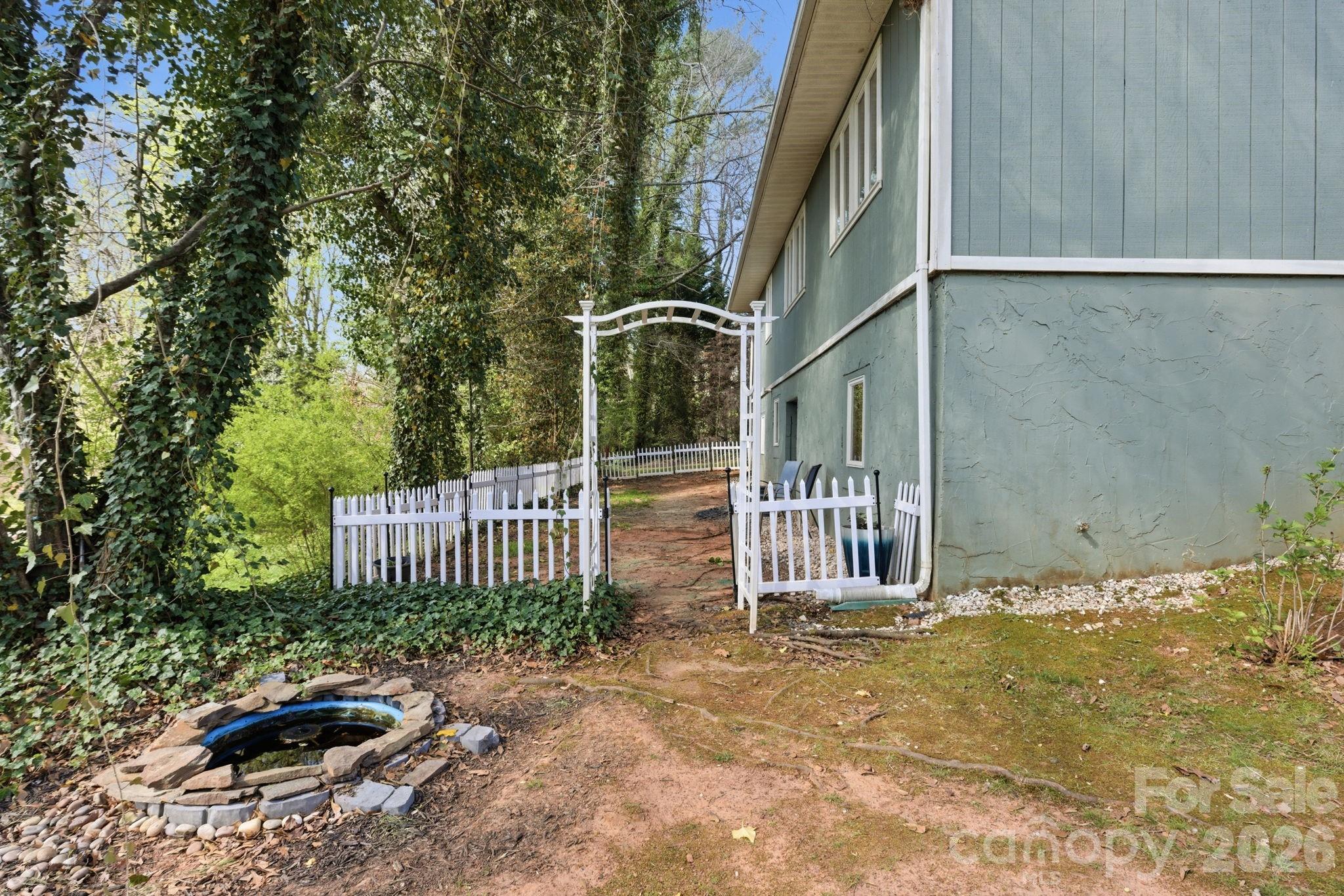 120 42nd Avenue Circle NE — Hickory