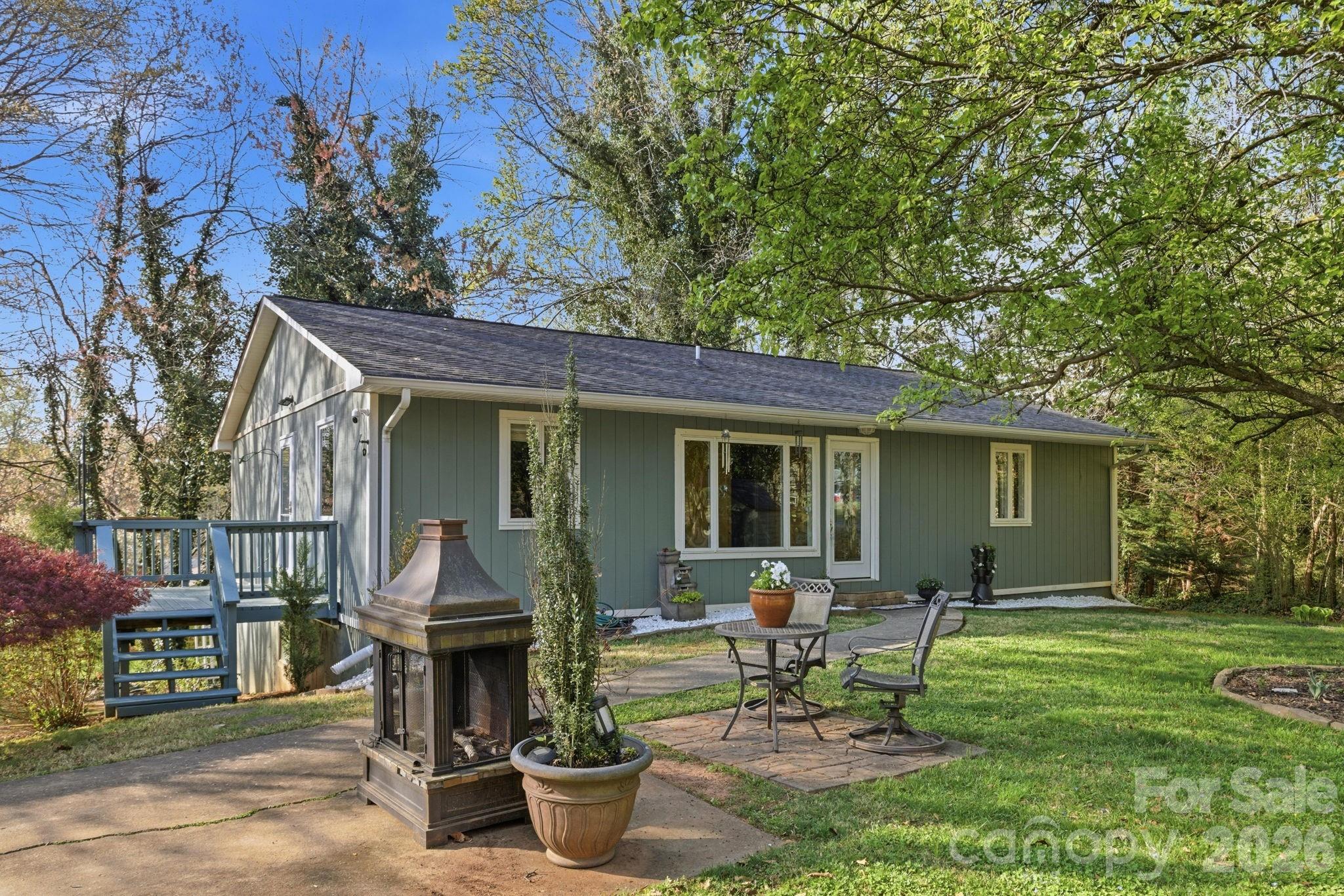 120 42nd Avenue Circle NE — Hickory