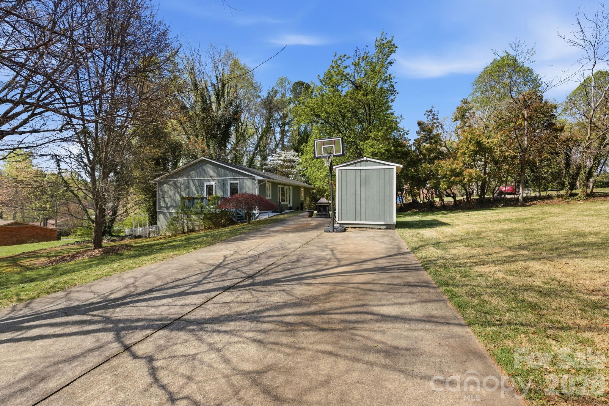 120 42nd Avenue Circle NE — Hickory