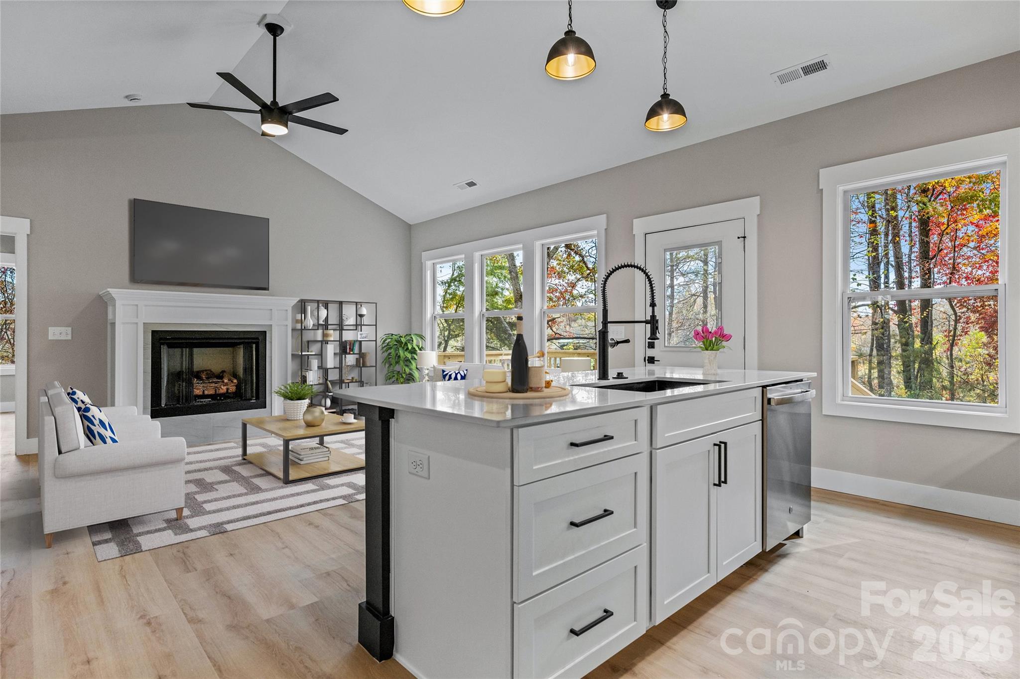 72 Canary Lane — Hendersonville